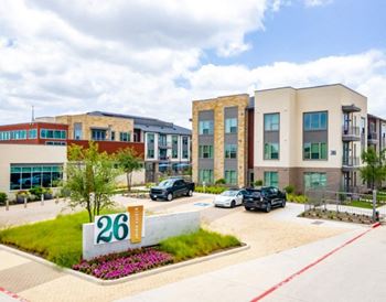 Lot Parking|26 at City Point Apartments